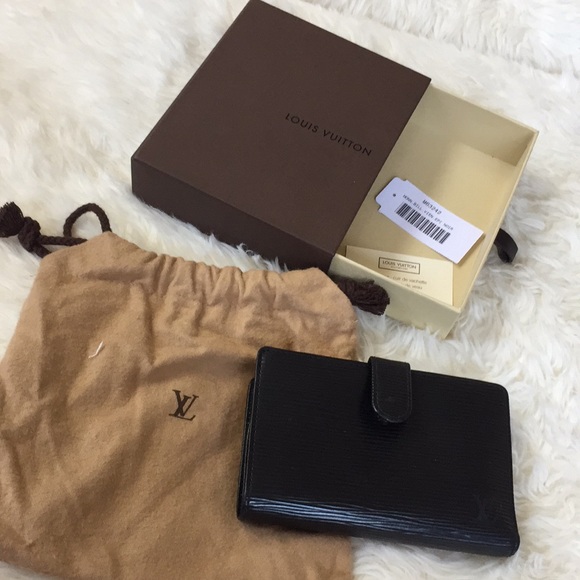 Authentic Louis Vuitton Epi French purse wallet. - Picture 1 of 7